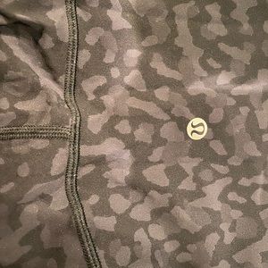 Lululemon cropped leggings, size 6 cheetah